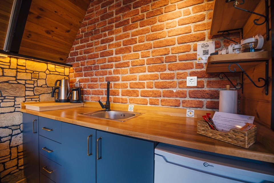 Luxury Bungalow | Private kitchen | Fridge, stovetop, coffee/tea maker, electric kettle