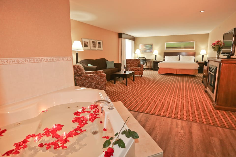 Suite, 1 King Bed with Sofa bed, Fireplace (Jetted Tub, Sofa) | Jetted tub