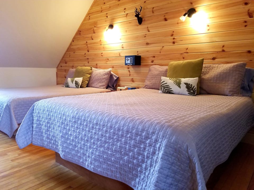 Standard Room, 1 Double Bed and Bunk Beds, Shared Bathroom | In-room safe, soundproofing, bed sheets