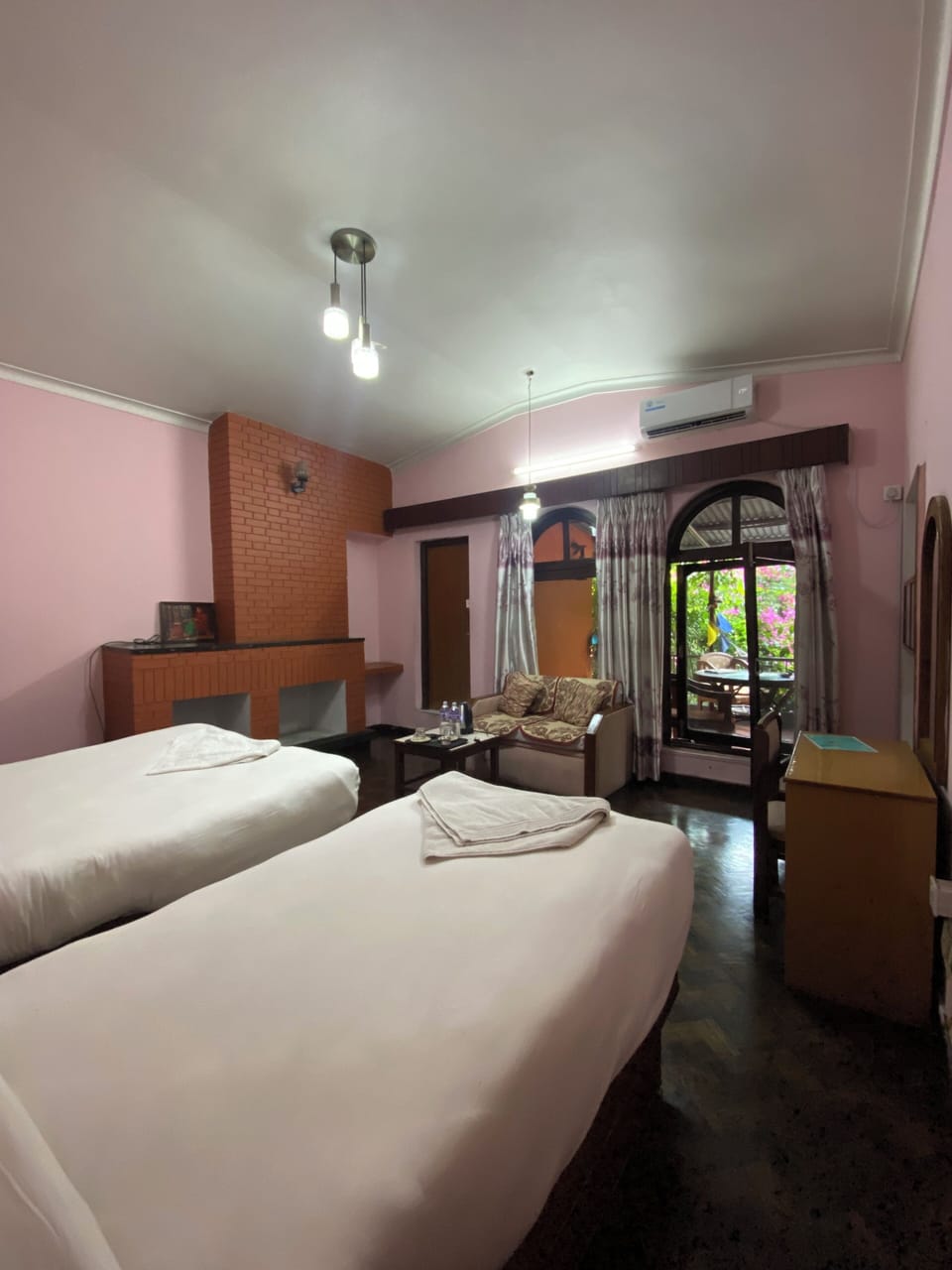 Deluxe Suite, Balcony, Garden View | Desk, free WiFi, bed sheets