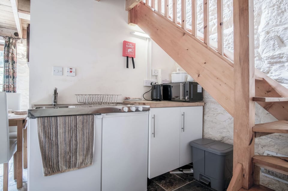 Fridge, microwave, stovetop, electric kettle