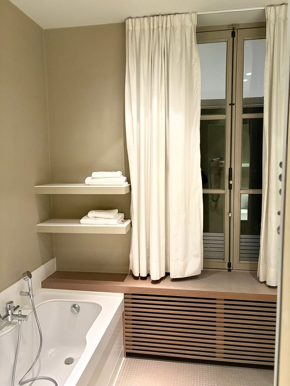 Deluxe Twin Room, 1 Double Bed, Non Smoking | Desk, iron/ironing board, free WiFi