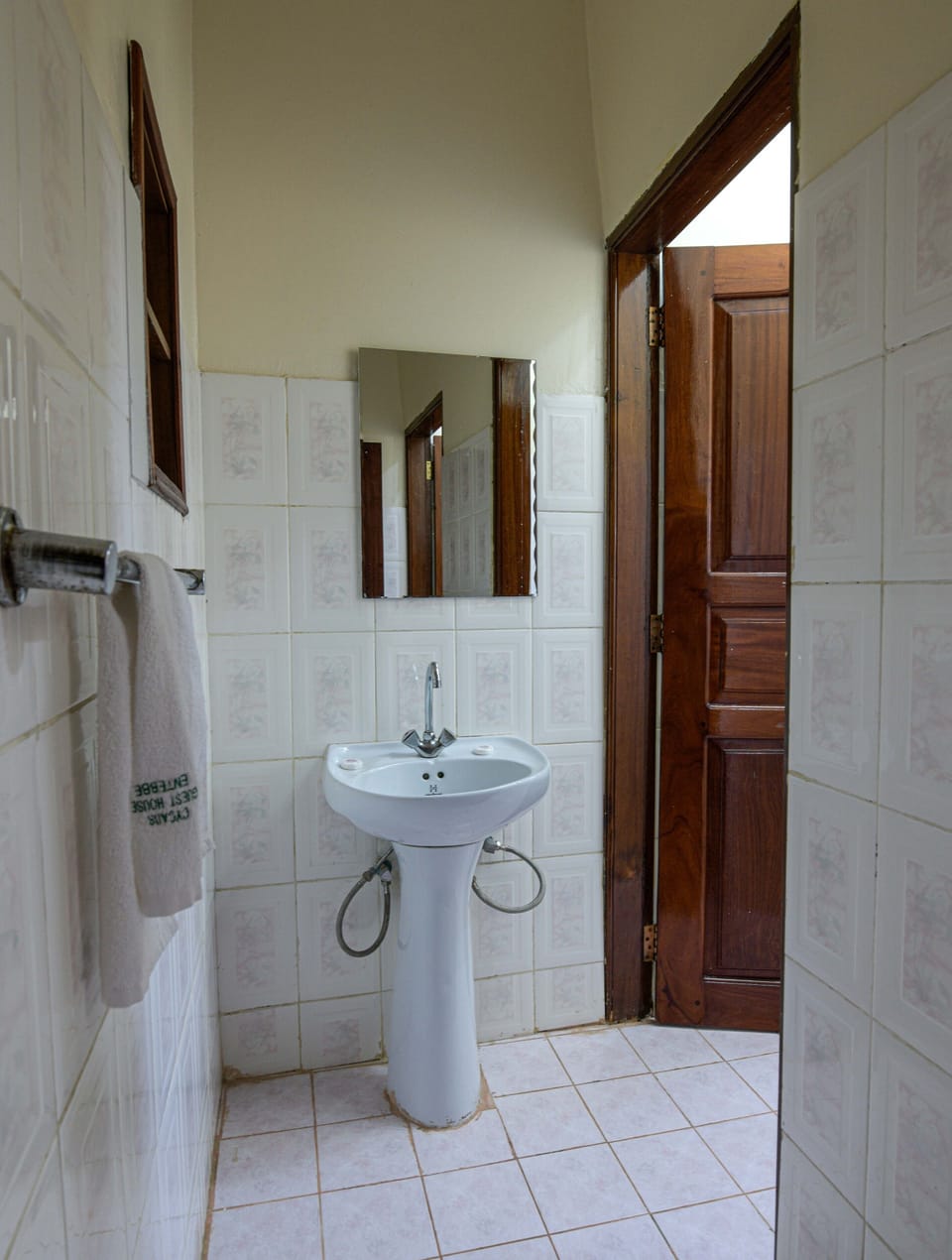 Shower, rainfall showerhead, free toiletries, hair dryer