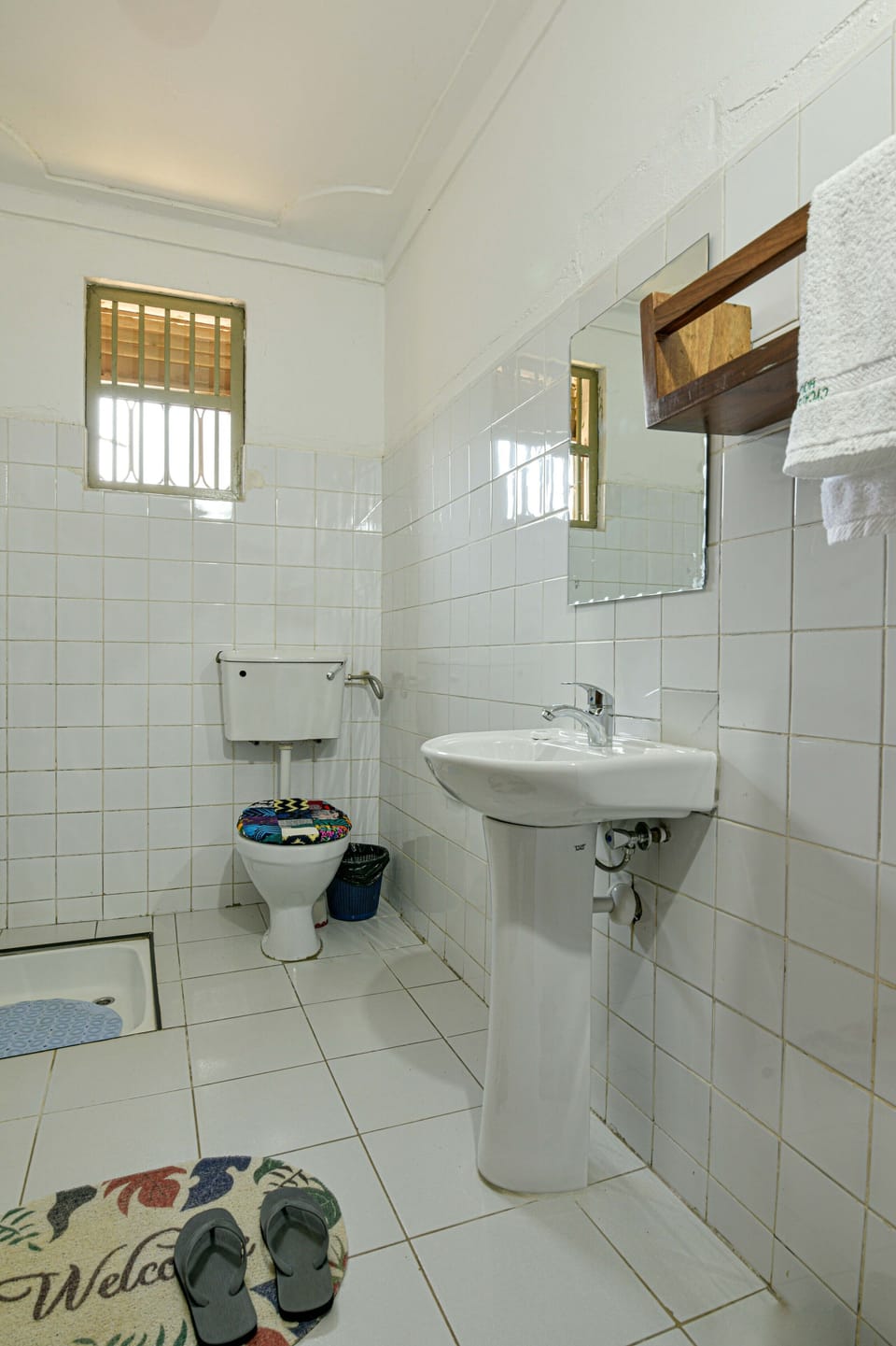 Deluxe Triple Room, 3 Twin Beds, Garden View | Bathroom | Shower, rainfall showerhead, free toiletries, hair dryer
