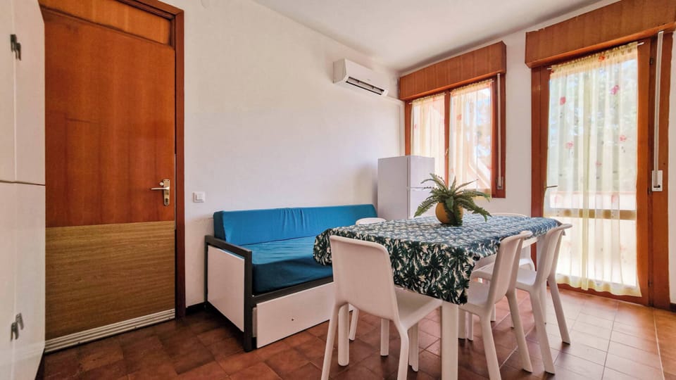 Apartment, 2 Bedrooms, Garden View | Dining