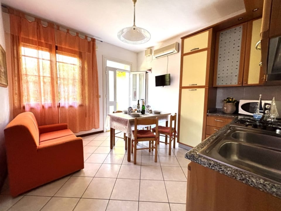 Apartment, 2 Bedrooms, Balcony | Living room