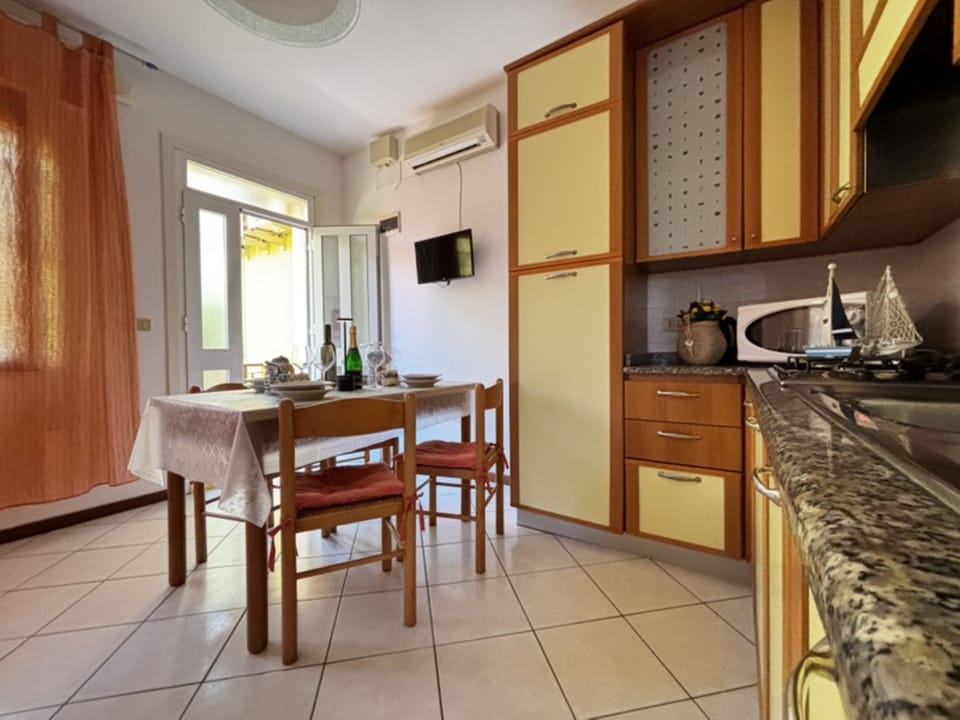 Apartment, 2 Bedrooms, Balcony | Interior