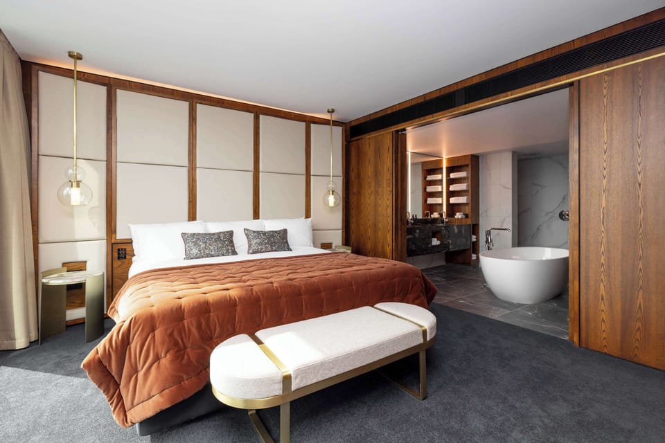 Horizon Suite | Minibar, in-room safe, desk, laptop workspace