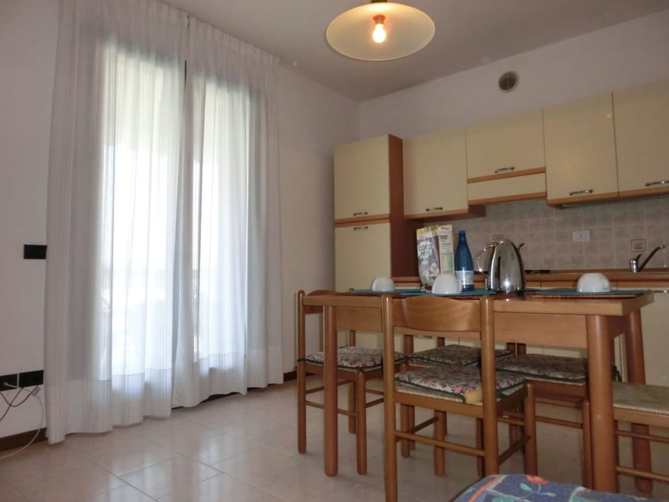 Apartment, 1 Bedroom | Dining
