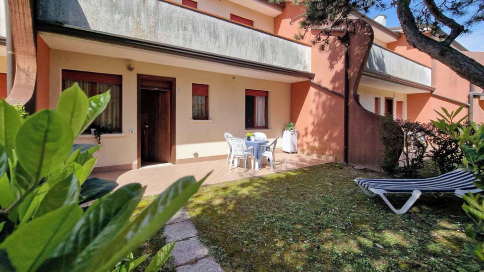 Apartment, 2 Bedrooms, Garden View | Outdoor dining
