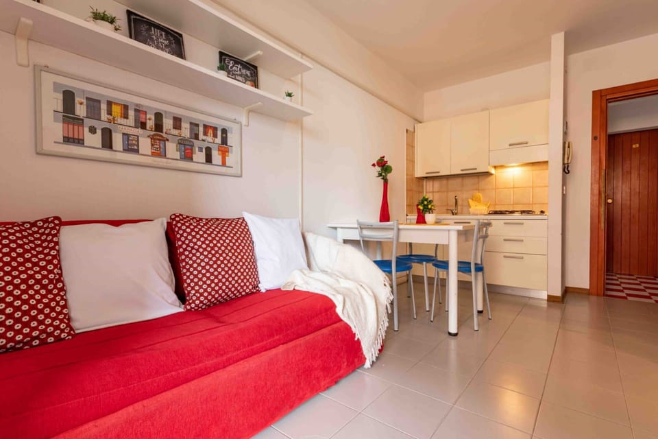 Apartment, 1 Bedroom, Balcony, Ocean View | Living room