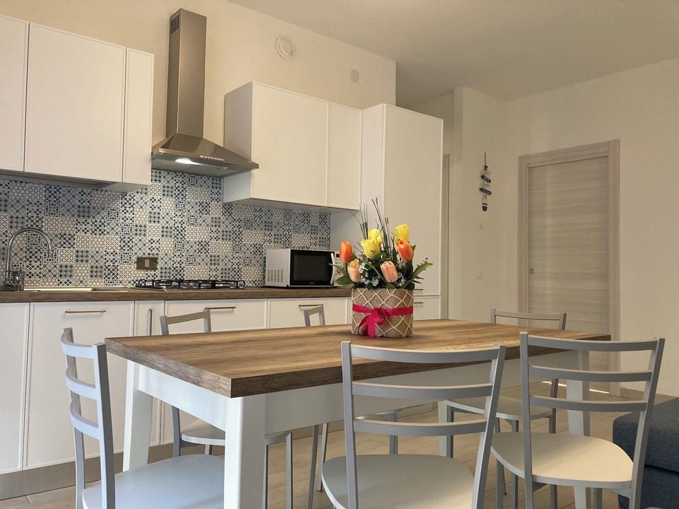 Apartment, 3 Bedrooms, Balcony, Garden View | Interior