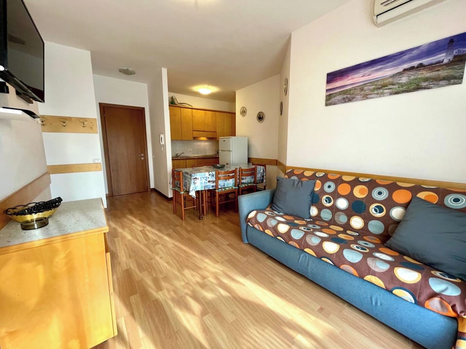 Apartment, 1 Bedroom, Balcony, City View | Living room