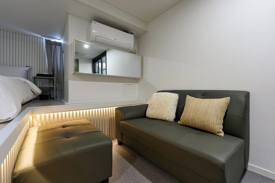 Suite | Premium bedding, free WiFi, bed sheets