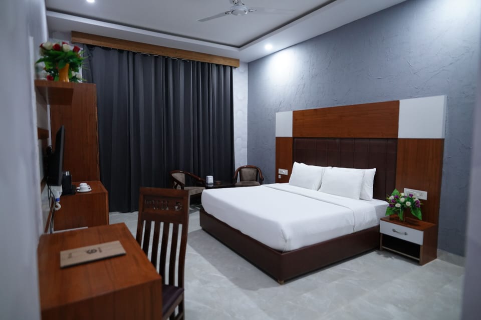 Superior Double Room | Blackout drapes, soundproofing, iron/ironing board, free WiFi