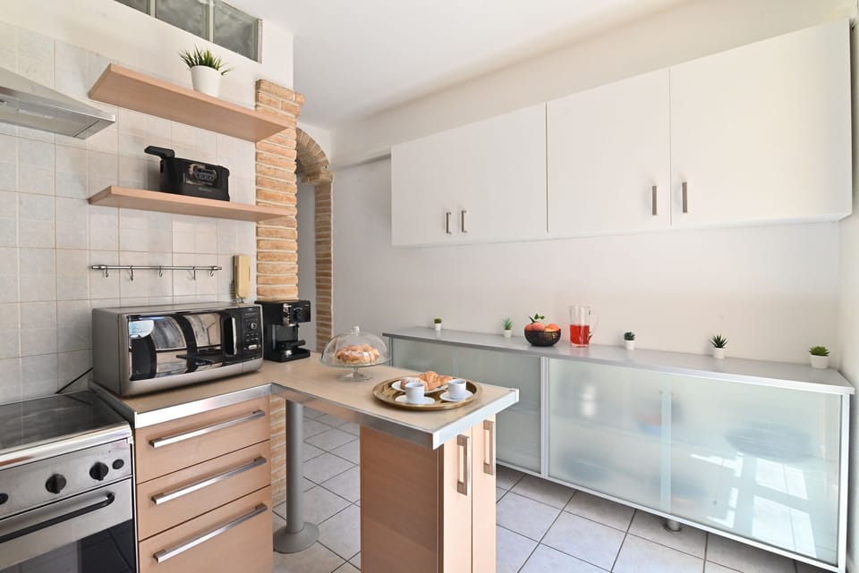 City Apartment | Private kitchen | Highchair