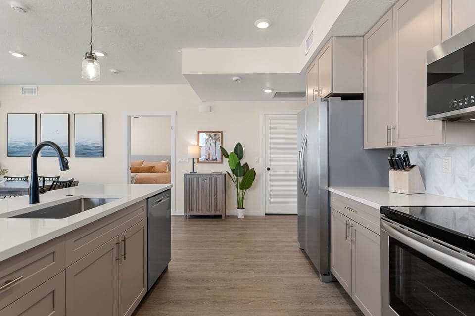 Condo, 2 Bedrooms | Private kitchen | Fridge, oven, coffee/tea maker, toaster