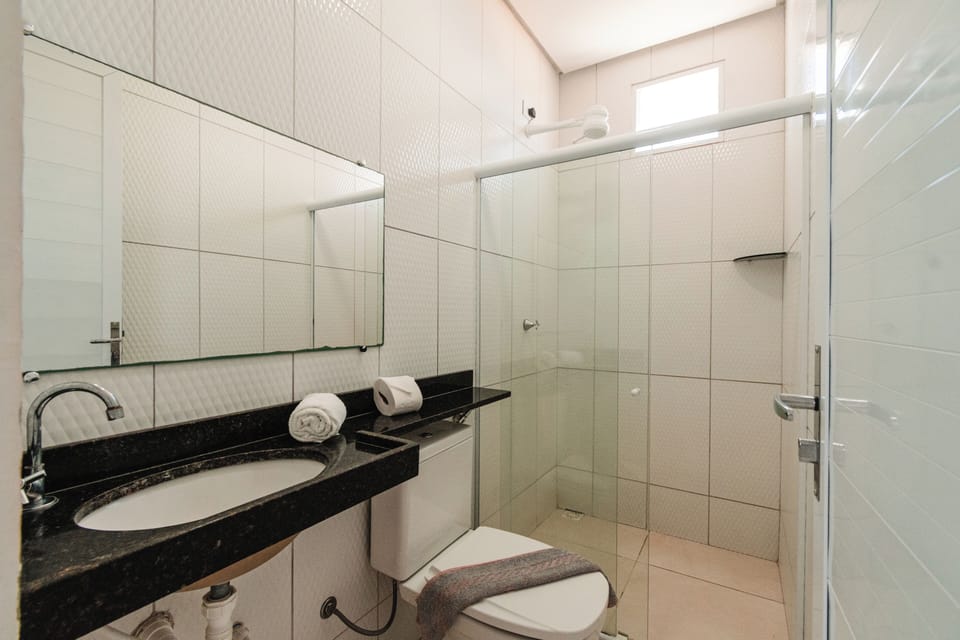 Premium Room | Bathroom | Shower, hair dryer, towels