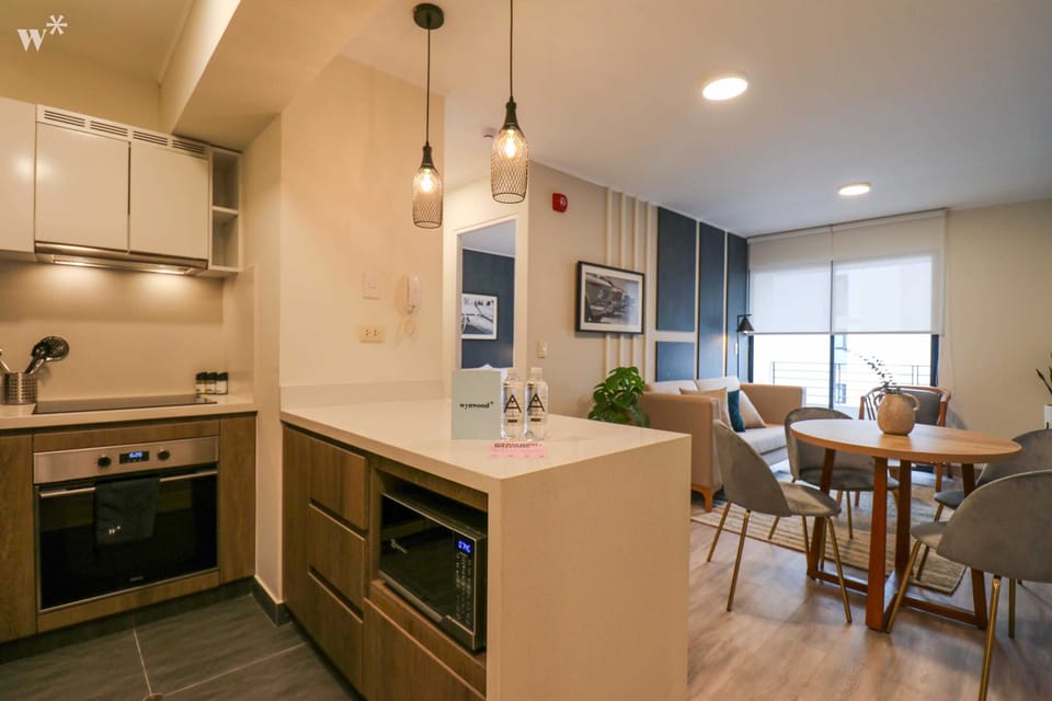 Apartment (909) | Private kitchen | Microwave, oven, coffee/tea maker, electric kettle