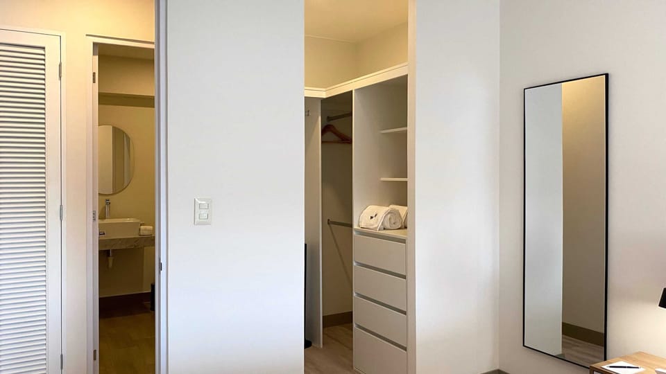 Apartment (904) | 1 bedroom, individually decorated, individually furnished