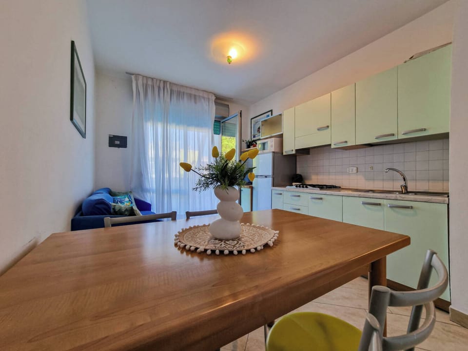 Apartment, 2 Bedrooms, Balcony, City View | Dining room