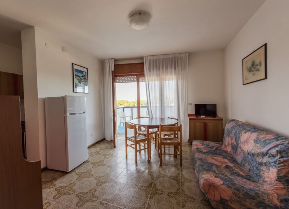 Apartment, 2 Bedrooms, Balcony, City View | Living room