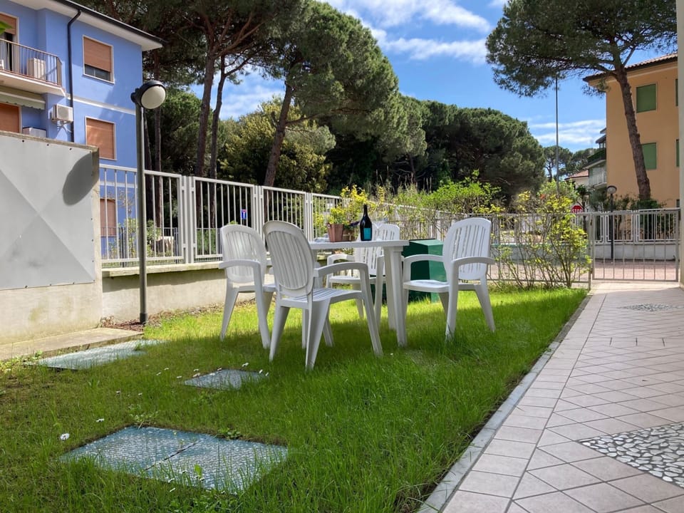 Apartment, 2 Bedrooms, Garden View | Outdoor dining