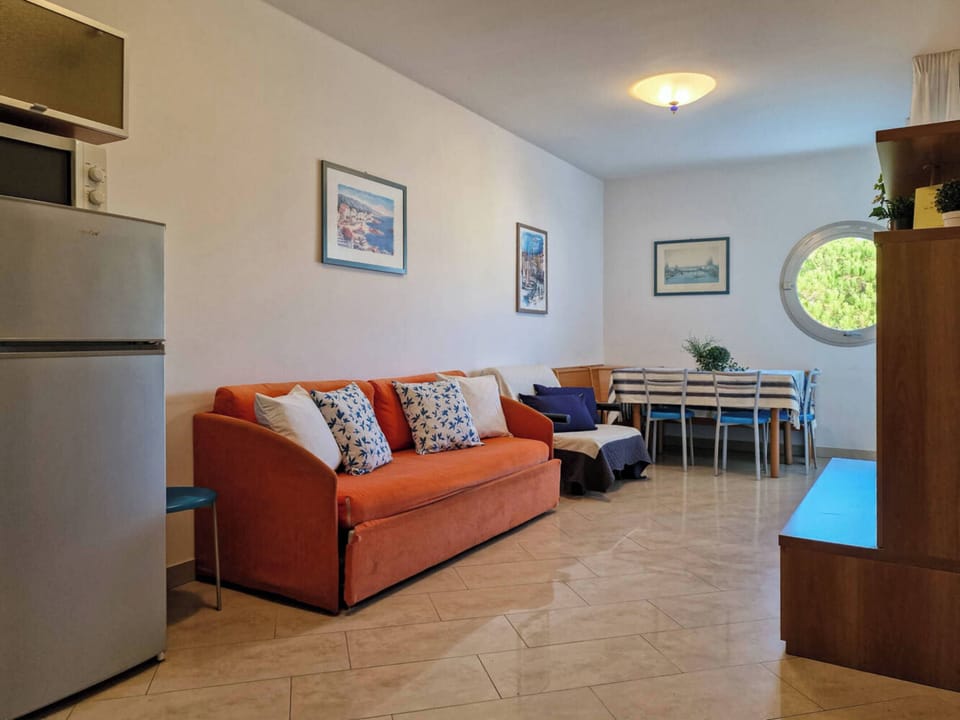 Apartment, 2 Bedrooms, Balcony, City View | Living room