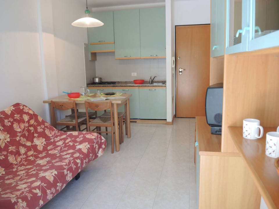 Apartment, 1 Bedroom, Balcony, Garden View | Living room