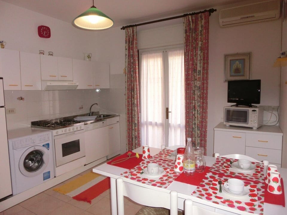 Apartment, 2 Bedrooms, Balcony, City View | Interior