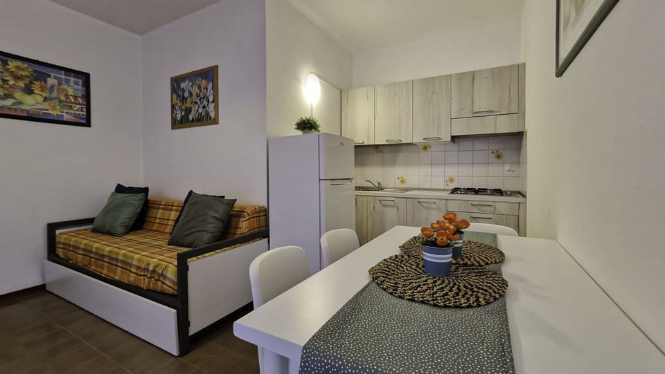 Apartment, 1 Bedroom, Balcony, City View | Living room