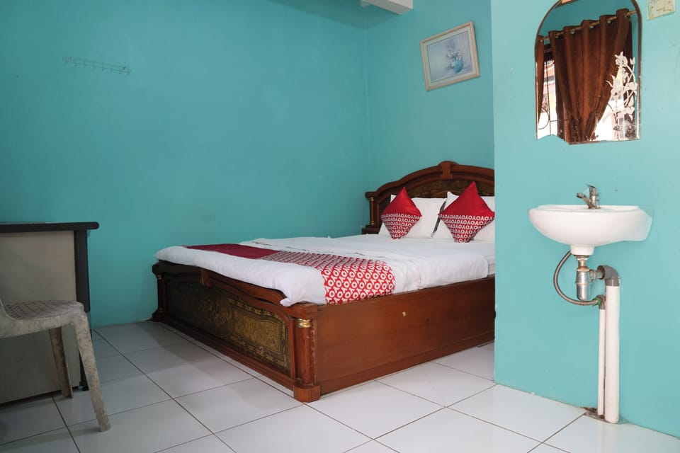 Standard Double Room | Hypo-allergenic bedding, laptop workspace, bed sheets