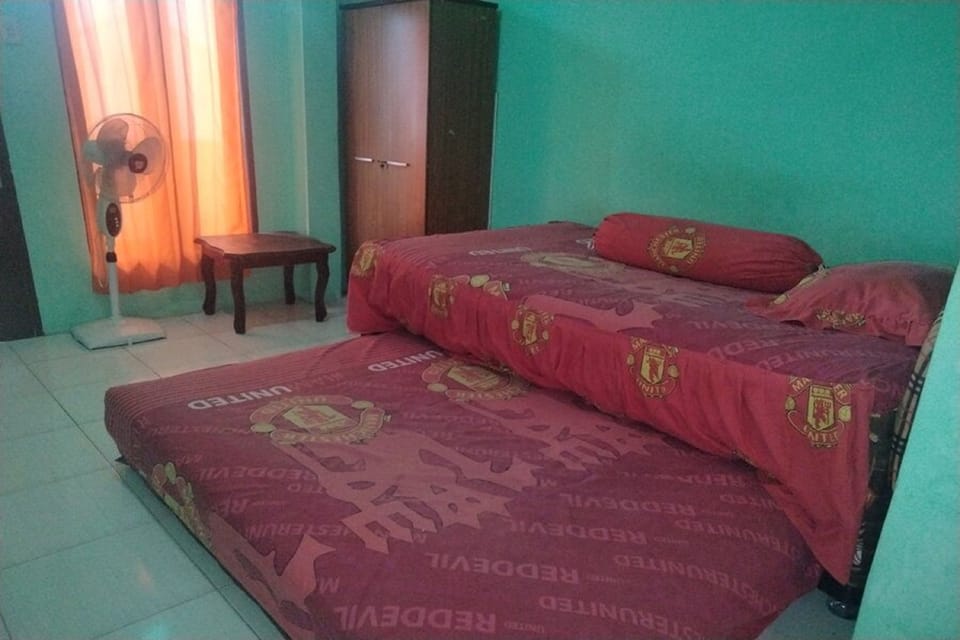 Double Room | Laptop workspace, WiFi (free), bed sheets