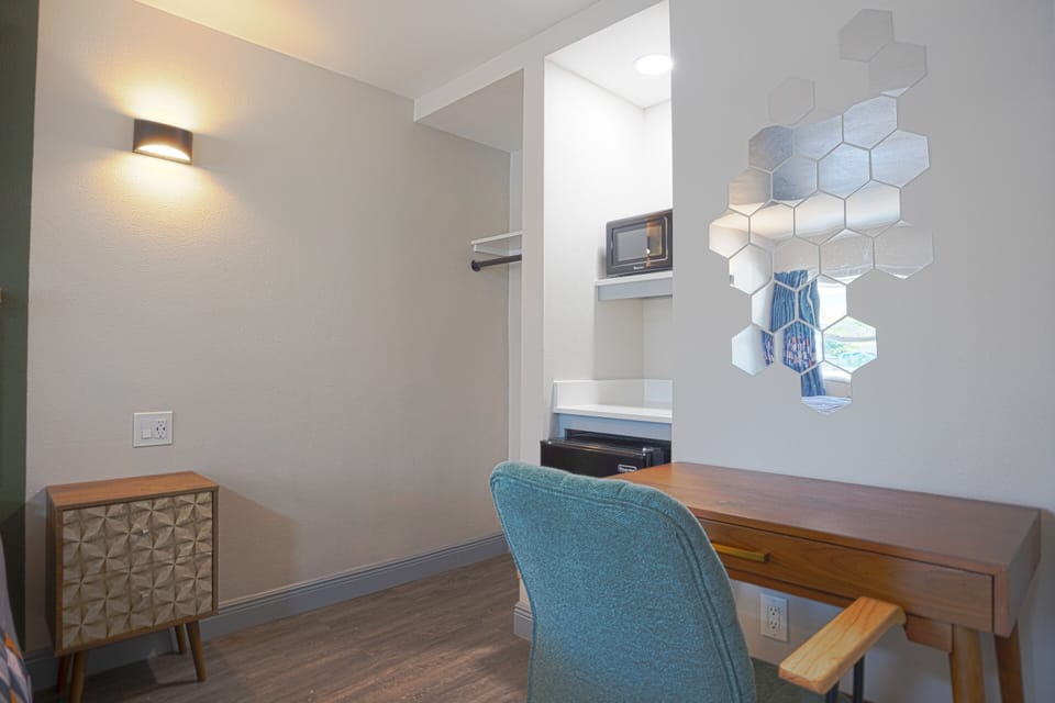 Apartment, 1 Bedroom | Desk, iron/ironing board, free WiFi