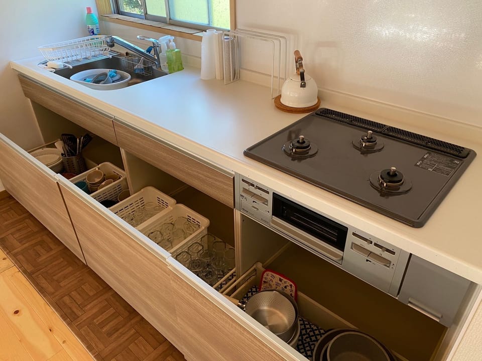 Cottage | Private kitchen | Full-size fridge, microwave, stovetop, electric kettle