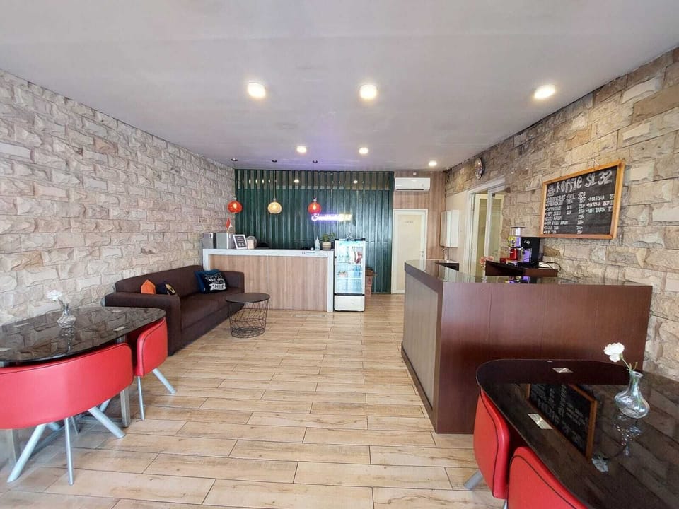 Standard Room, 1 Queen Bed | Terrace/patio