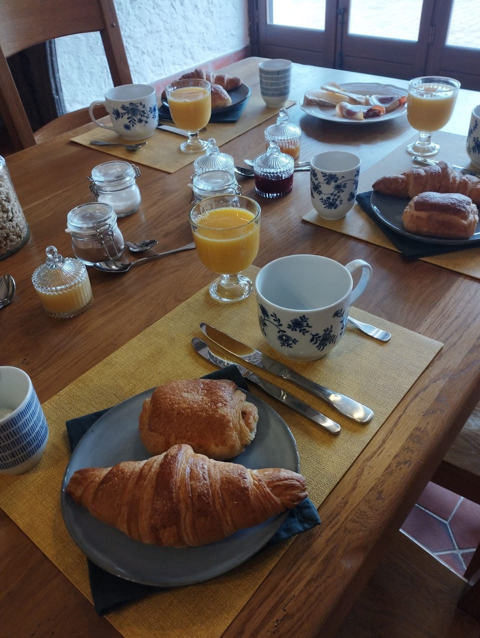 Free daily cooked-to-order breakfast