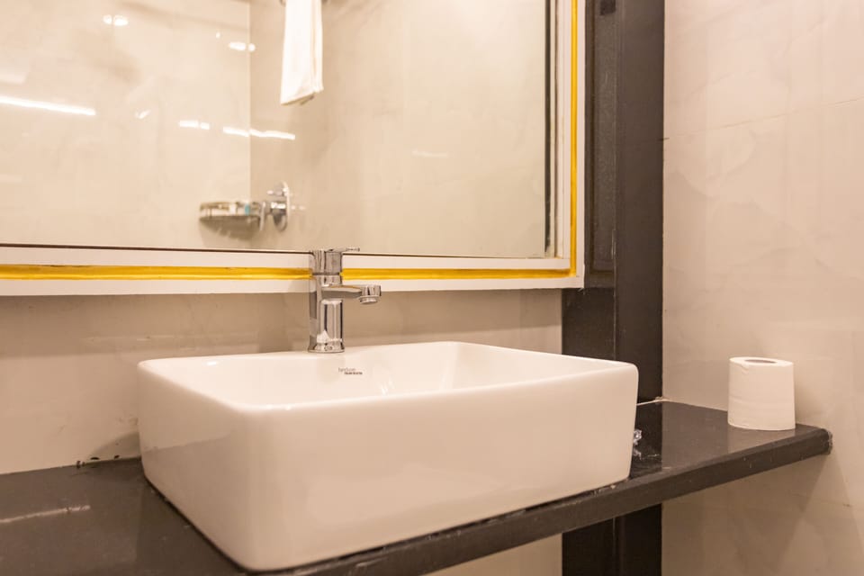 Deluxe Double or Twin Room, 1 Bedroom | Bathroom | Shower, rainfall showerhead, hair dryer, bathrobes