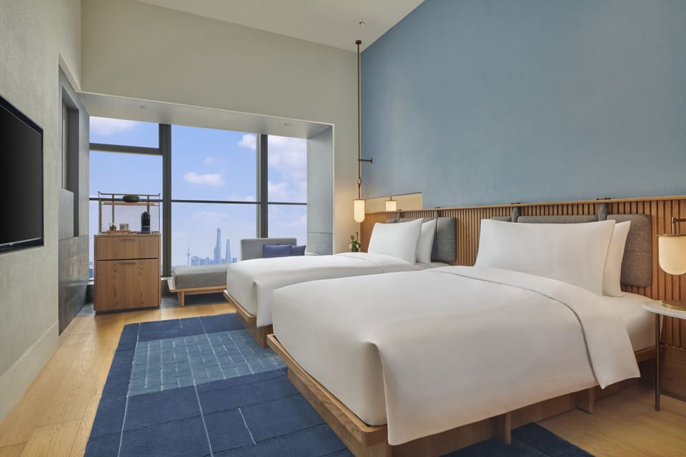 Deluxe Twin Room, 1 Bedroom | Down comforters, free minibar, in-room safe, desk
