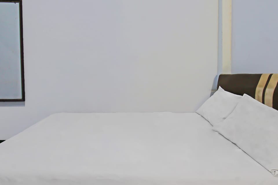 Economy Double Room | Laptop workspace, WiFi (free), bed sheets