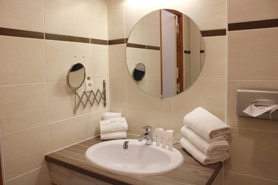 Bathroom sink