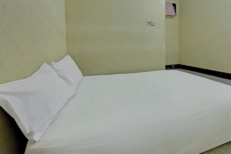 Economy Double Room | Bed sheets