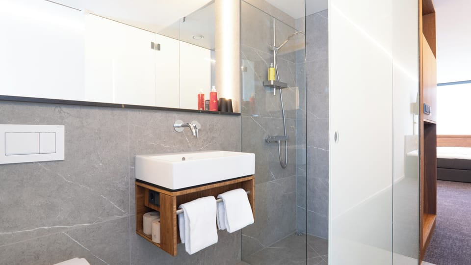 Comfort Double Room, Non Smoking, Refrigerator | Bathroom | Shower, hair dryer, heated floors, towels