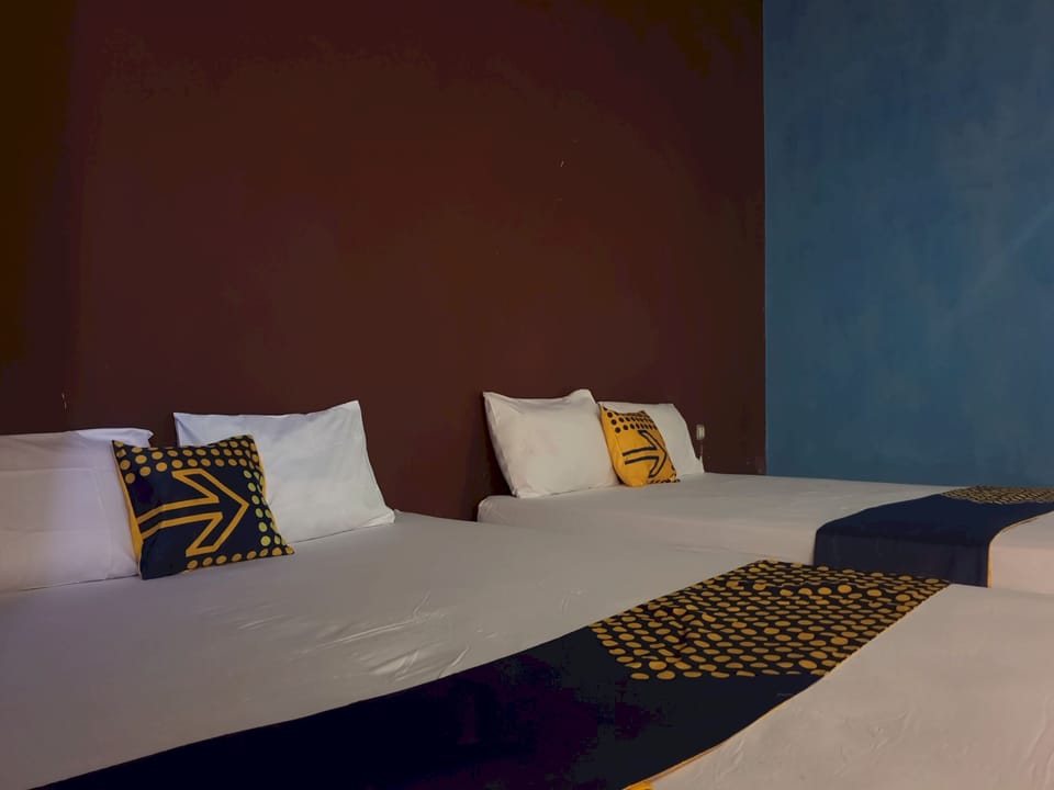 Triple Room | Desk, free WiFi, bed sheets