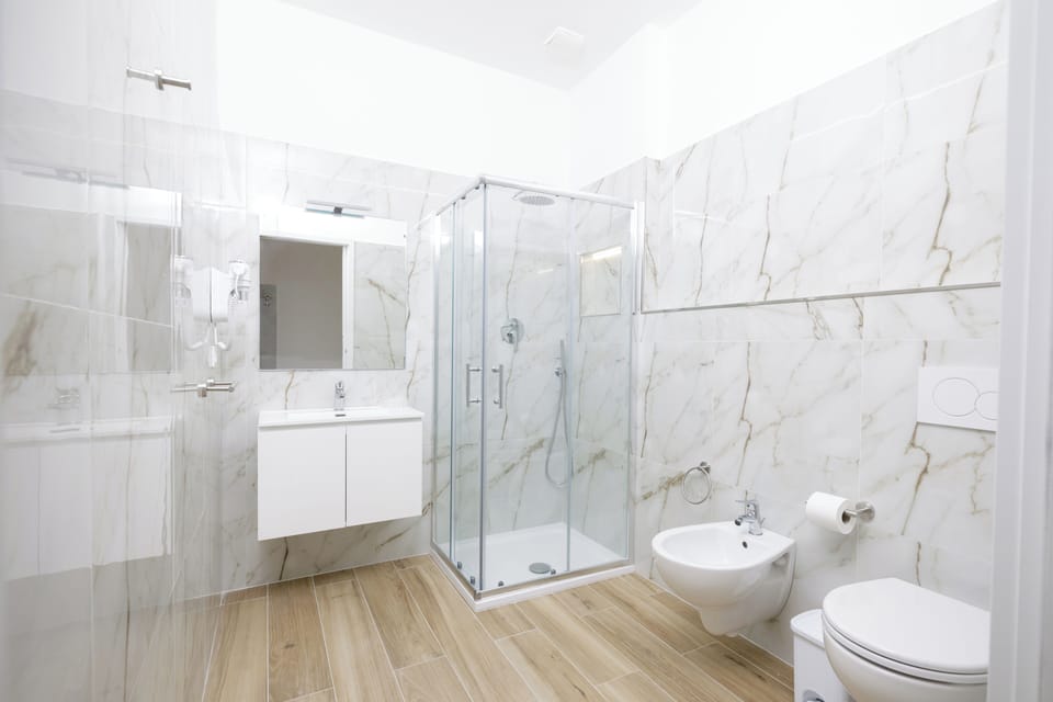 Deluxe Double Room, 1 Bedroom | Bathroom