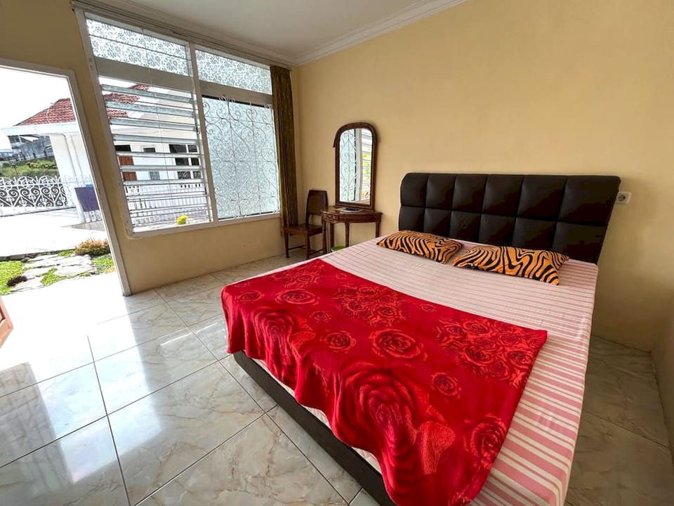 Deluxe Double Room | Free WiFi, bed sheets