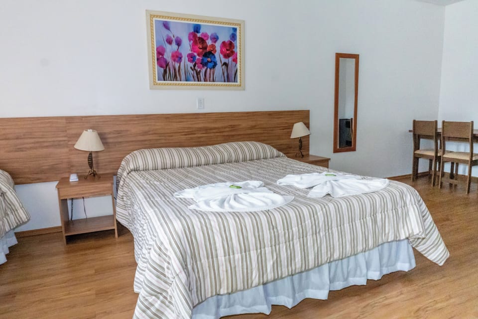 Minibar, free WiFi, bed sheets