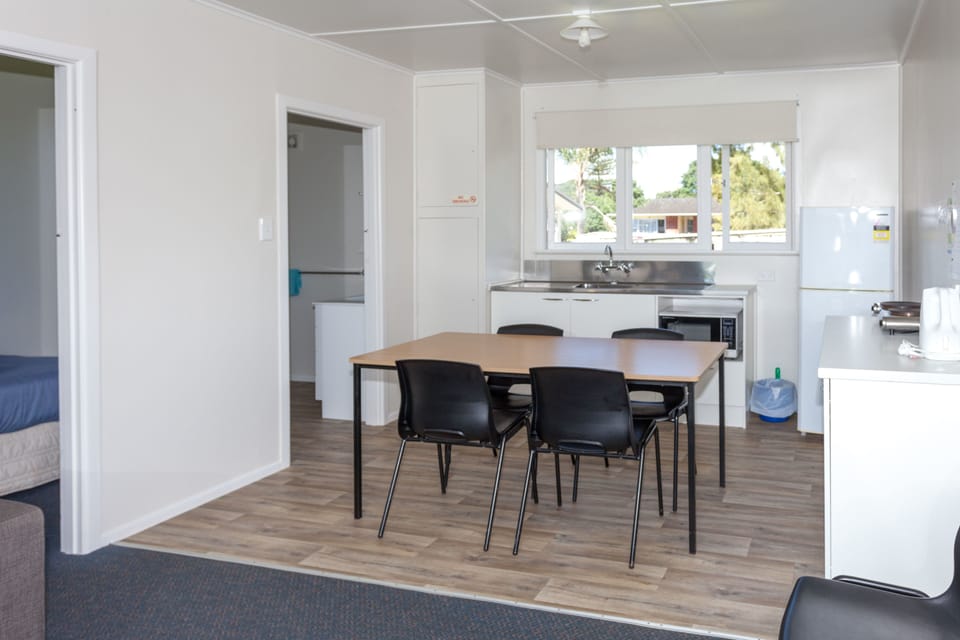 Apartment, 2 Bedrooms (linen included) | Private kitchenette | Fridge, microwave, electric kettle