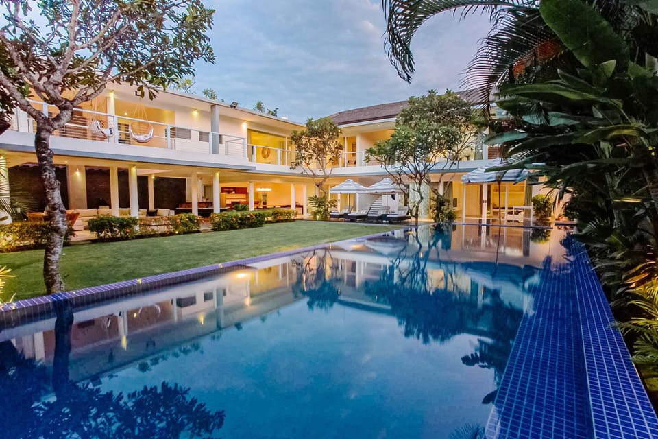 Exercise/lap pool