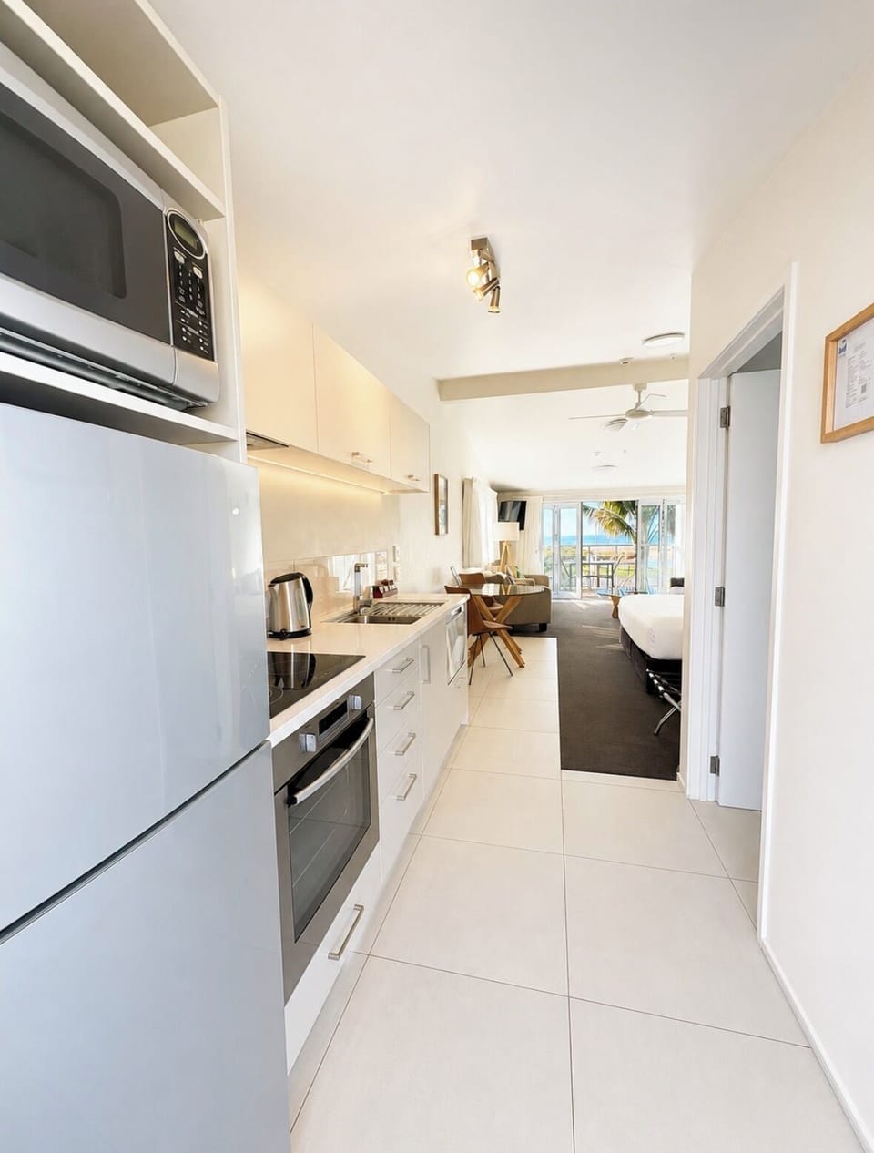 Premium Studio, Non Smoking, Kitchen | Private kitchen | Microwave, coffee/tea maker, electric kettle, toaster